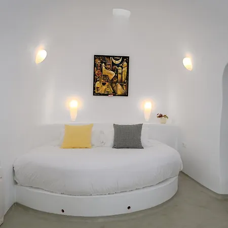 Trieris & Fira (Santorini)