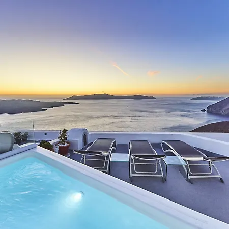 Trieris & Villa Fira (Santorini)