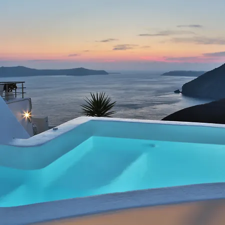 Trieris & * Fira (Santorini)
