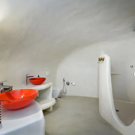 Villa Trieris & Fira (Santorini)