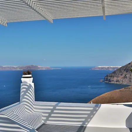 Villa Trieris & Fira (Santorini)