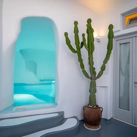 Trieris & Fira (Santorini)