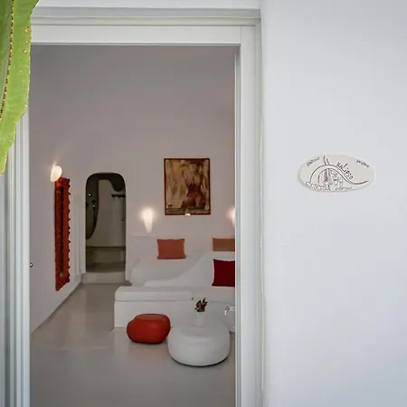 Trieris & Villa *