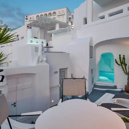 Trieris & Villa Fira (Santorini)