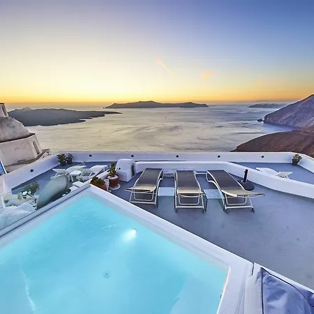 Villa Trieris & Fira (Santorini)